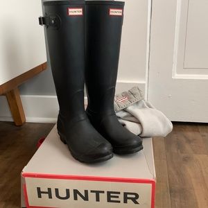 Black matter hunter boots (socks include)